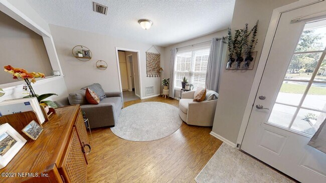 Building Photo - 2837 Thomas Ct