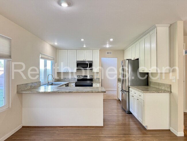 Foto del edificio - 371 Compass Rd