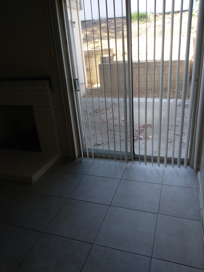 3rd bedroom - 1855 W Malvern Ave