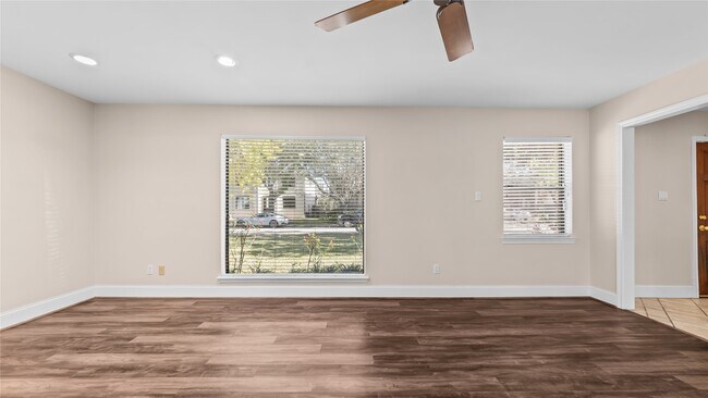 Foto del edificio - 1017 Howard Ln