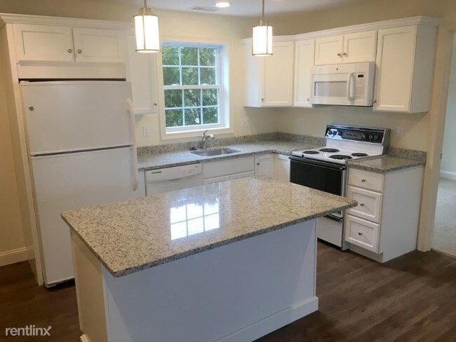 Foto del edificio - 2 br, 1.5 bath Condo - 60 Bay Spring Ave
