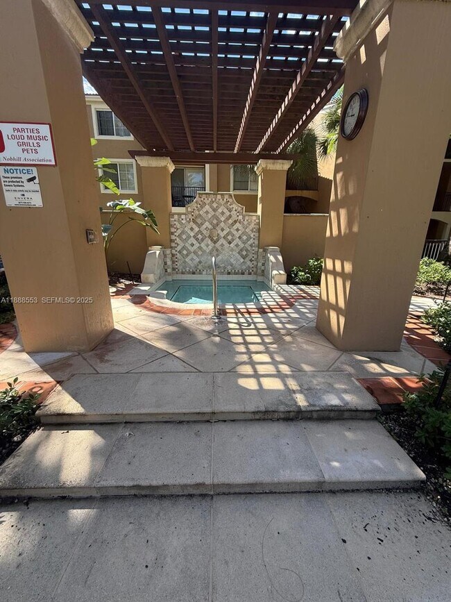 Foto del edificio - 8040 N Nob Hill Rd