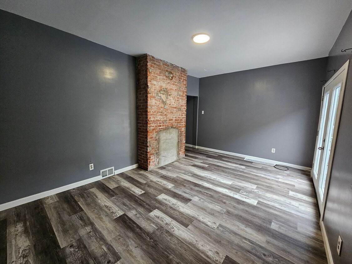 Foto principal - Spacious 5 bedroom 1.5 bathrooms for rent ...