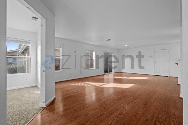 Building Photo - 3099 Puffin Cir