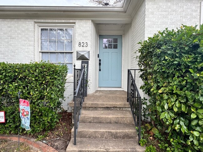 Foto del edificio - 823 W. Fifth Street