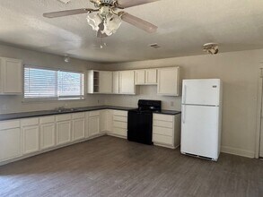 Building Photo - 206 S Pecos St