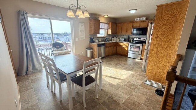 Building Photo - 2213 Larkspur