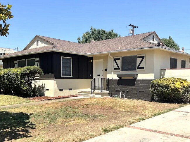 Foto del edificio - 8139 Darby Ave