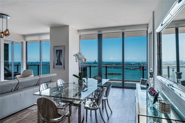 Foto del edificio - 650 NE 32nd St