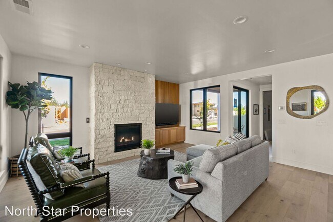 Building Photo - 3 br, 3 bath House - 1171 NW Skyline Ranch Rd
