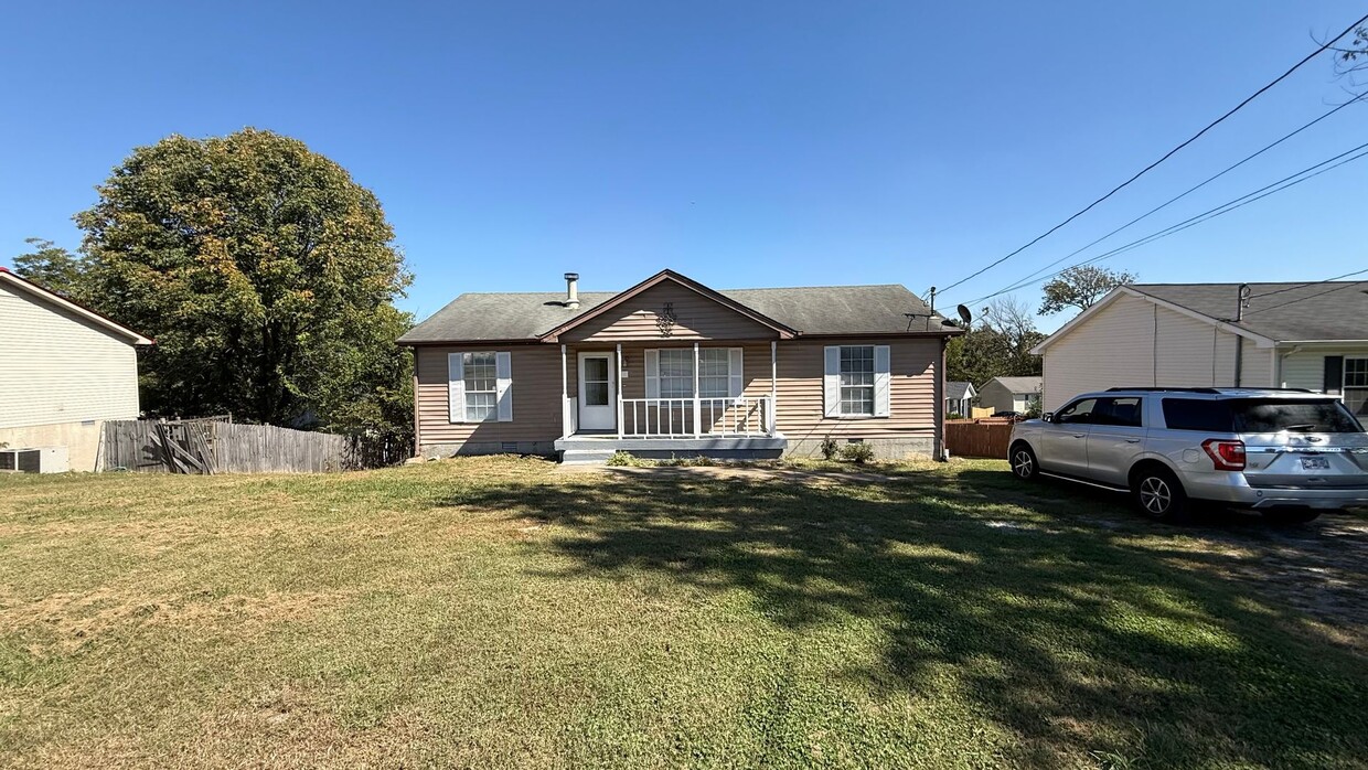 Nice three bedroom with bonus room in Laverne - Nice three bedroom with bonus room in Laverne