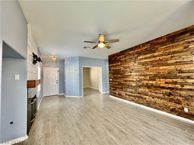 Foto del edificio - 8645 Emerald Grove Way