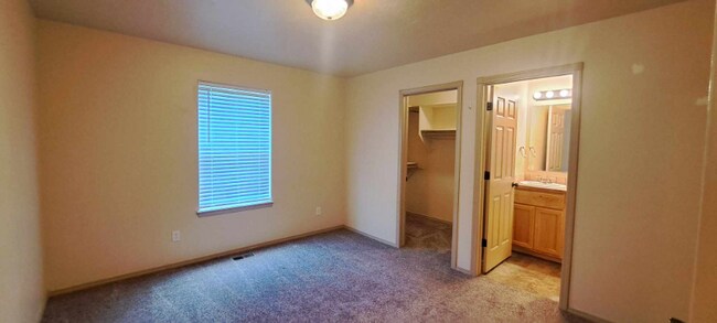 Building Photo - 1831 Hoodie Ln