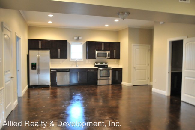 Building Photo - 5 br, 5 bath Apartment - 1420 A-B Cloverdale
