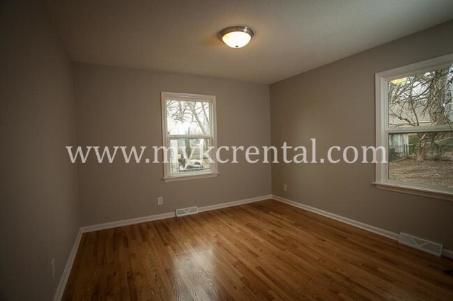 Foto del edificio - 4944 Juniper Dr