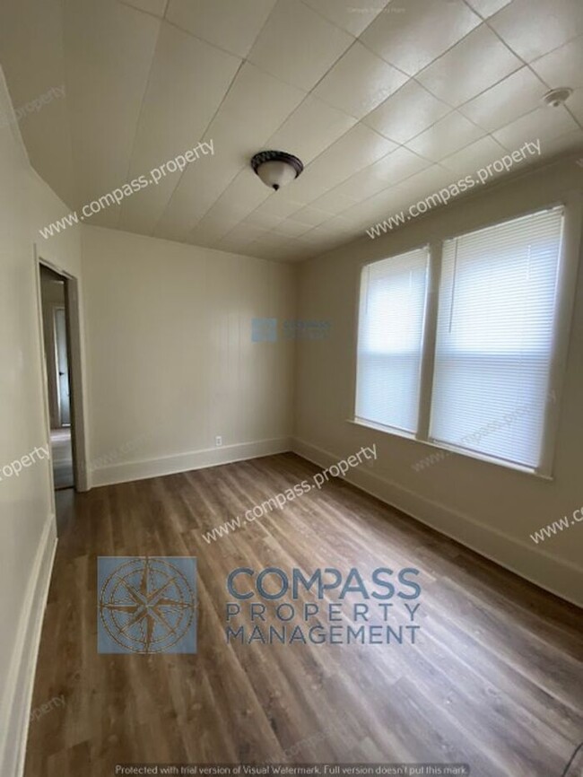 Building Photo - $1645.00 - 3 Bed, 1 Bath Semi Detached Twi...