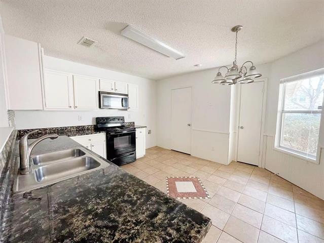 Foto del edificio - 3808 Summer Hill Dr