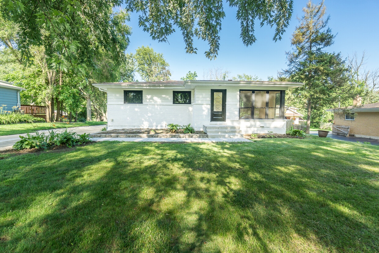 Primary Photo - 1N555 Park Blvd