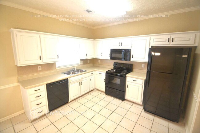 Building Photo - 2880 Park Chase Dr