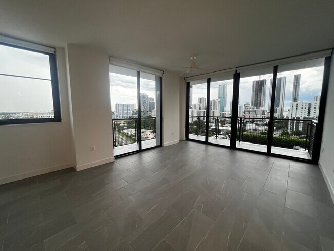 Foto del edificio - 133 NE 24th St