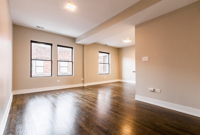 Building Photo - Amazing Kenwood 1bed/1bath Apartment