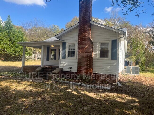 Foto del edificio - 935 Old Charlotte Rd SW