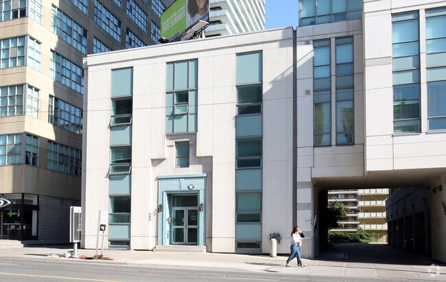 Building Photo - 196 Eglinton Avenue East