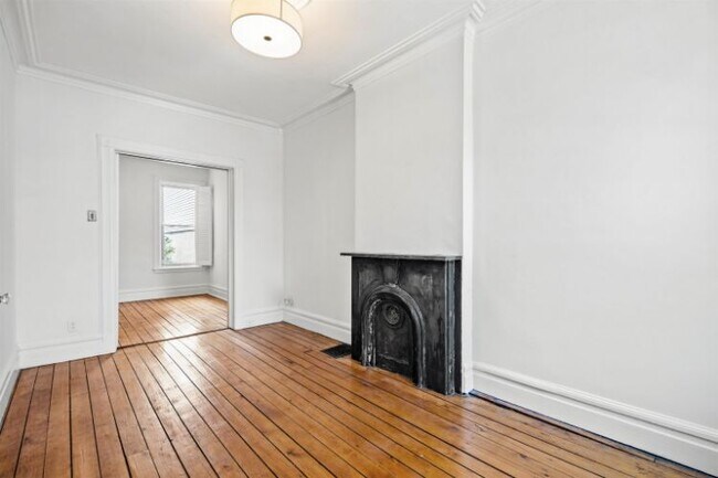 Building Photo - 25 Pearsall Ave