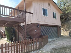 Building Photo - 825 Allen Dr