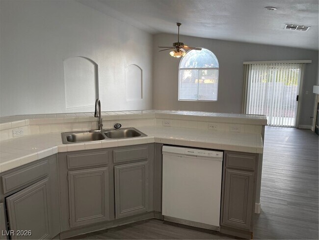 Building Photo - 1425 Dragon Rock Dr