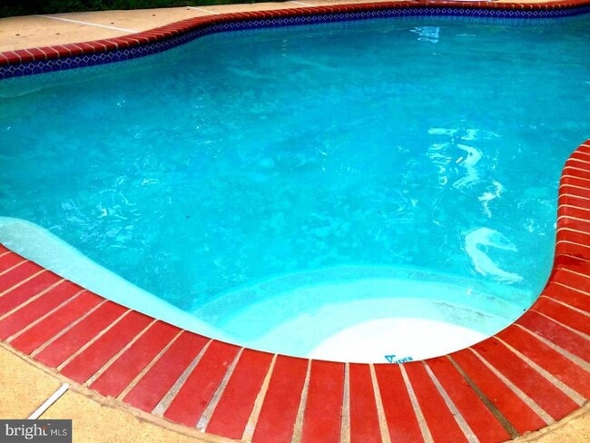 Building Photo - 1114 Ellingwood Dr