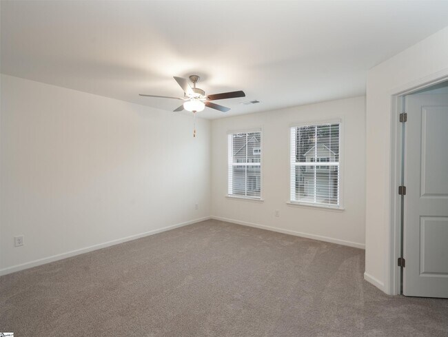 Foto del edificio - 242 Bryland Wy