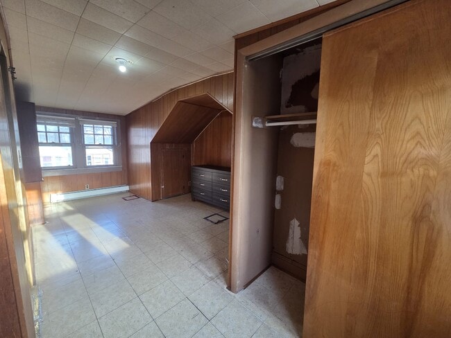 Building Photo - 301 S Logan Ave