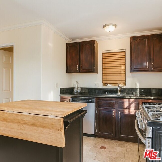 Foto del edificio - 8296 Presson Pl