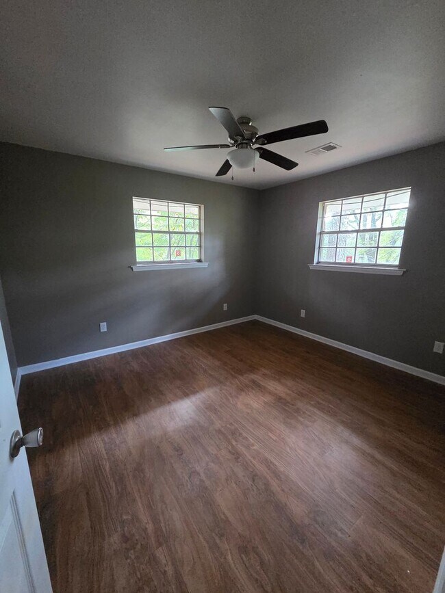 Foto del edificio - Move In This November & Save Big! Half Off...