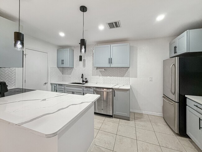 Building Photo - 429 Morgan Cir S