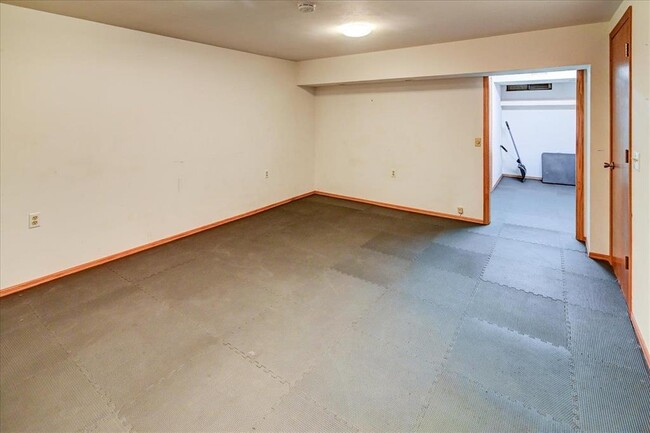 Foto del edificio - 136 N Lakewood Gardens Ln