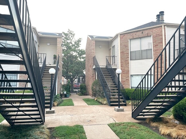 Building Photo - 3740 Thistlemont Dr