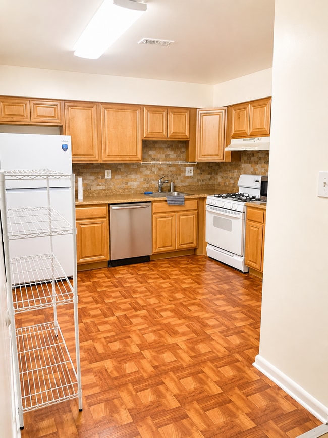 Building Photo - 15128 Beverly Dr
