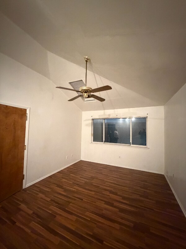 Foto del edificio - 411 McGuigan Pl