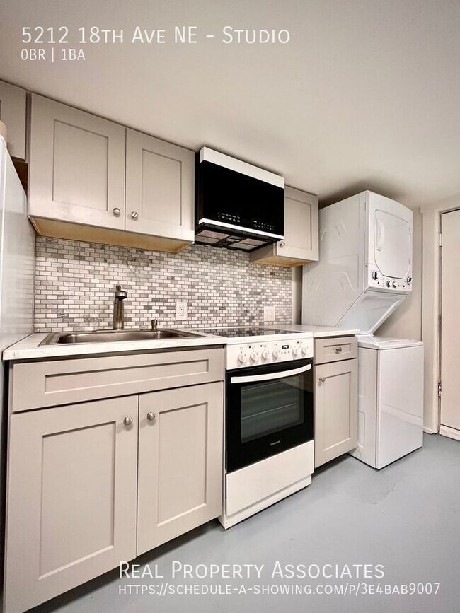 Building Photo - Freshly Remodeled U-District Studio