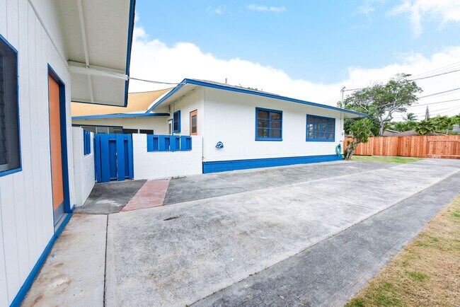 Building Photo - 280 Pouli Rd