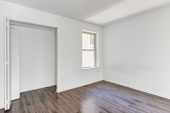 Building Photo - 1 Bedroom in Edgewater/North Uptown