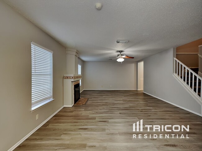 Foto del edificio - 8223 Sunshine Trail Dr