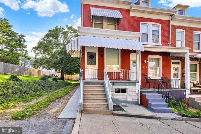 Building Photo - 614 S 18 1/2 St