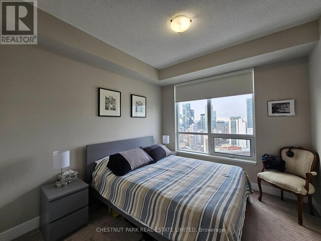 Photo du bâtiment - 120-2120 Homewood Ave