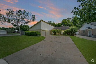 Building Photo - 2122 Clemson Dr