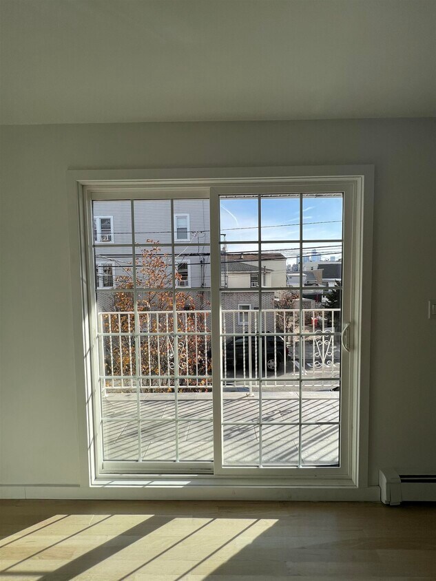 Primary Photo - 4013 Hudson Ave