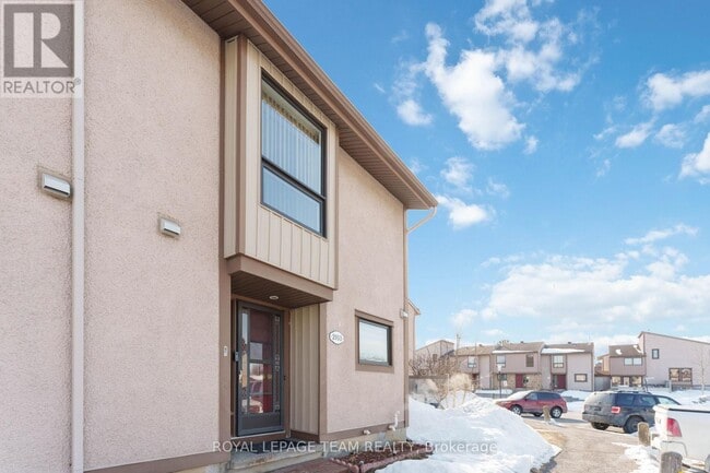 Building Photo - 2053 Stonehenge Crescent