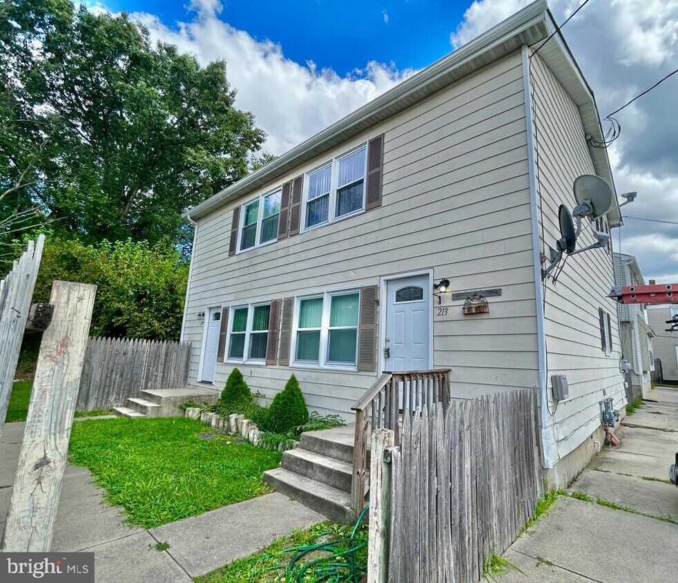 Foto principal - 213 N Black Horse Pike